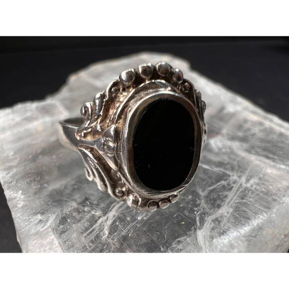 Vintage Sterling Silver Black Onyx Cocktail Ring, Ornate Bezel, Size 8 - Picture 7 of 16